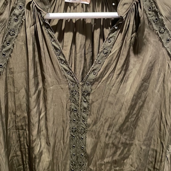 ramy brook bell sleeve eyelet blouse v neck L 💫 - Picture 5 of 6